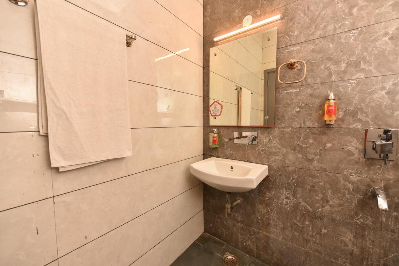 Hotel Red Saffron Neu-Delhi Exterior foto